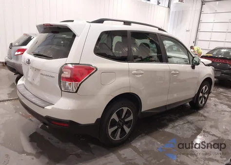 2018 Subaru Forester 2.5I Premium z USA, uszkodzony, nr VIN JF2SJAEC3JH545872